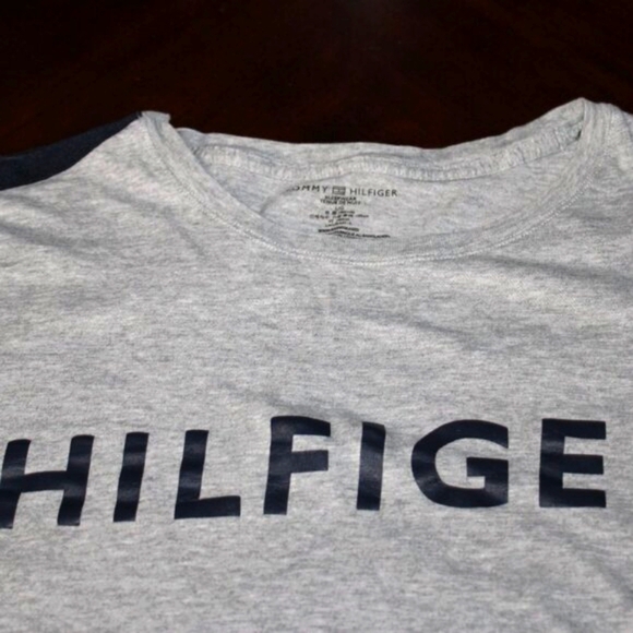 Tommy Hilfiger Gray Logo Tee w/ Black Shoulder Stripes | Designer Casual | L - Picture 4 of 5